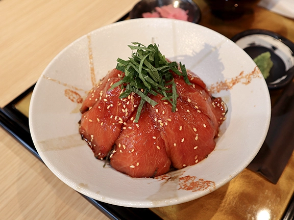 本マグロ漬け丼